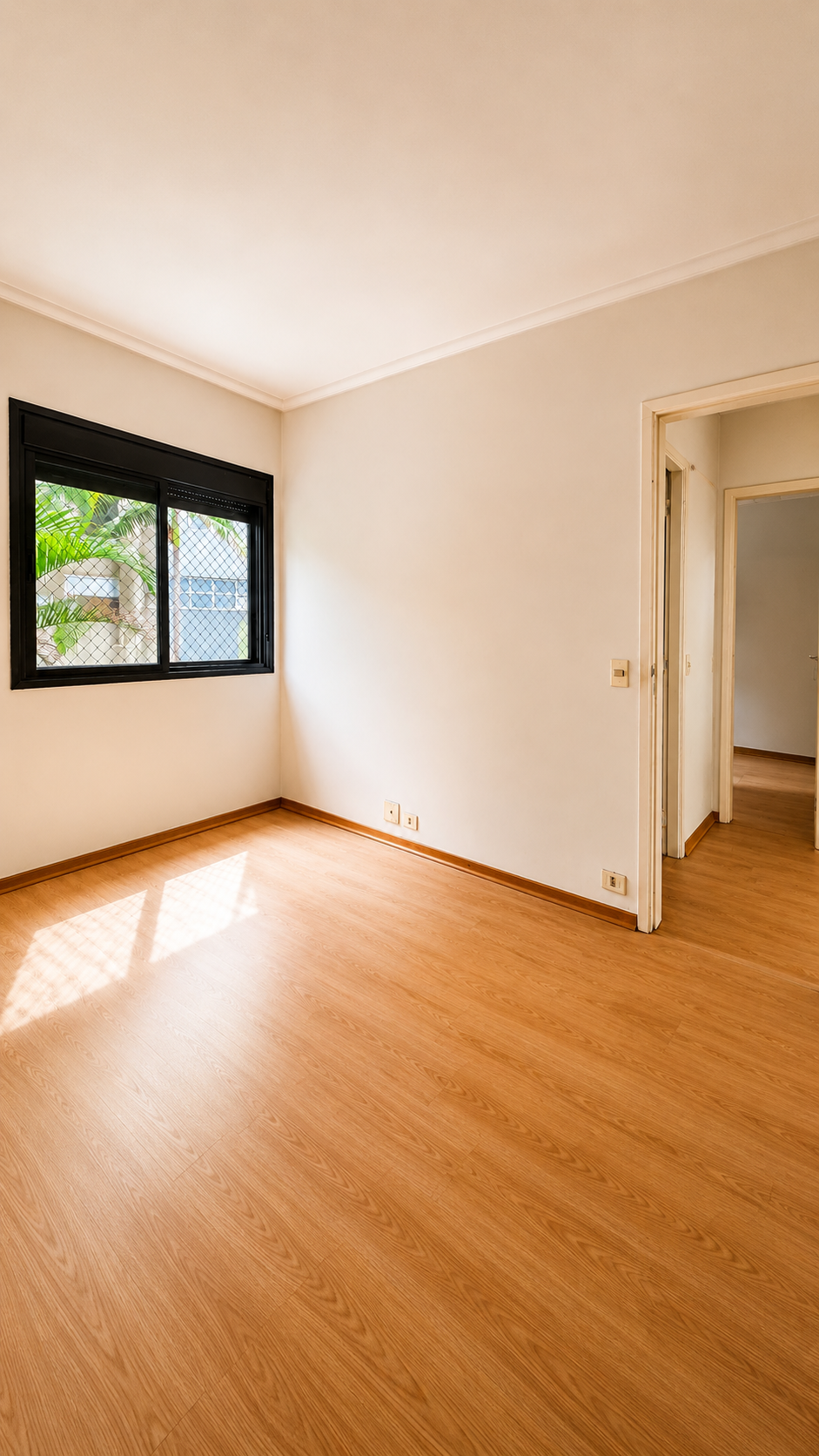 Amplo Apartamento de 128m² com 3 Quartos (1 Suíte) e 2 Vagas na Vila Nova Conceição - Imagem 3