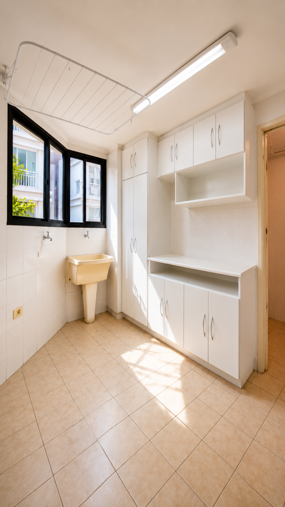 Amplo Apartamento de 128m² com 3 Quartos (1 Suíte) e 2 Vagas na Vila Nova Conceição - Imagem 9